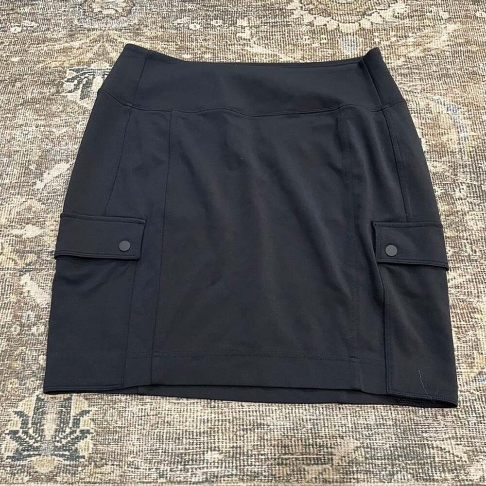 Athleta Delancey Cargo Skirt Black Women's M Stretch Snap Pocket Mini Athletic